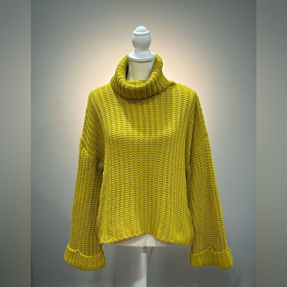 Chartreuse 525 Wide Fit Chunky Sweater Size M EUC